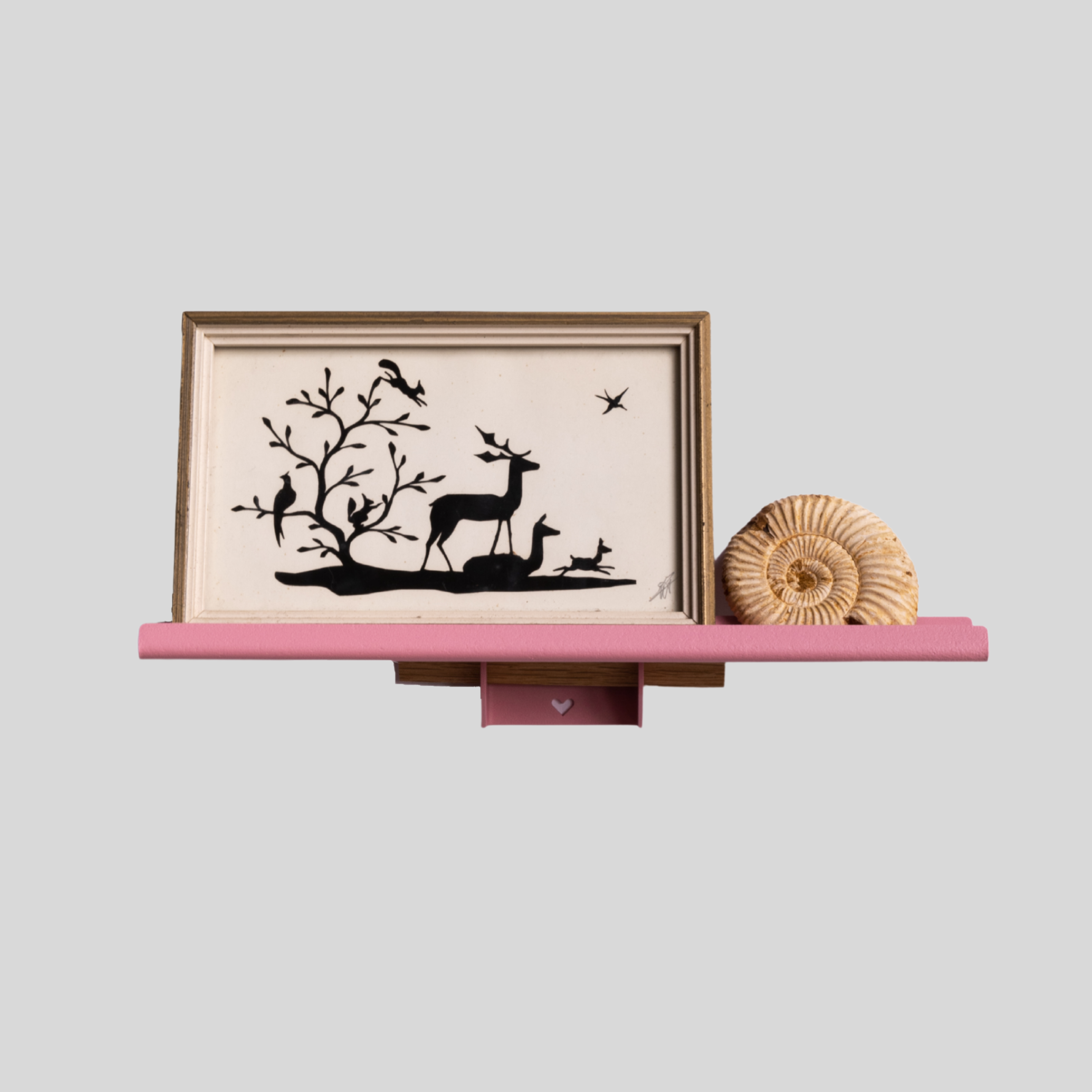 wandplankje roze met vintage schilderij met hertjes